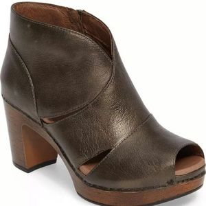 NWB Dansko Ankle Bootie Delphina Aged Bronze Sz38